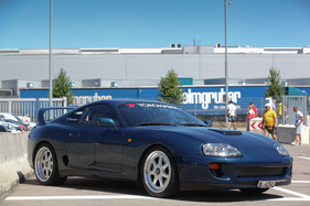 Und so sehen die Supras heute meist aus: Modifikationen wie grössere Räder und Sponsoren-Aufkleber gehören in der Szene zum guten Ton.