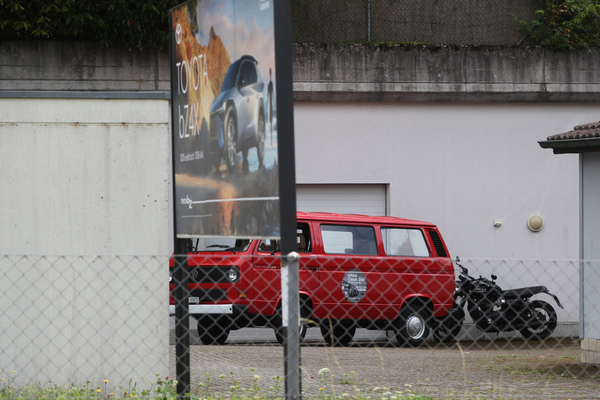 Toyota-Werbung vor dem Schauraum der AMAG Classic Sammlung - AMAG Classic Day 2022