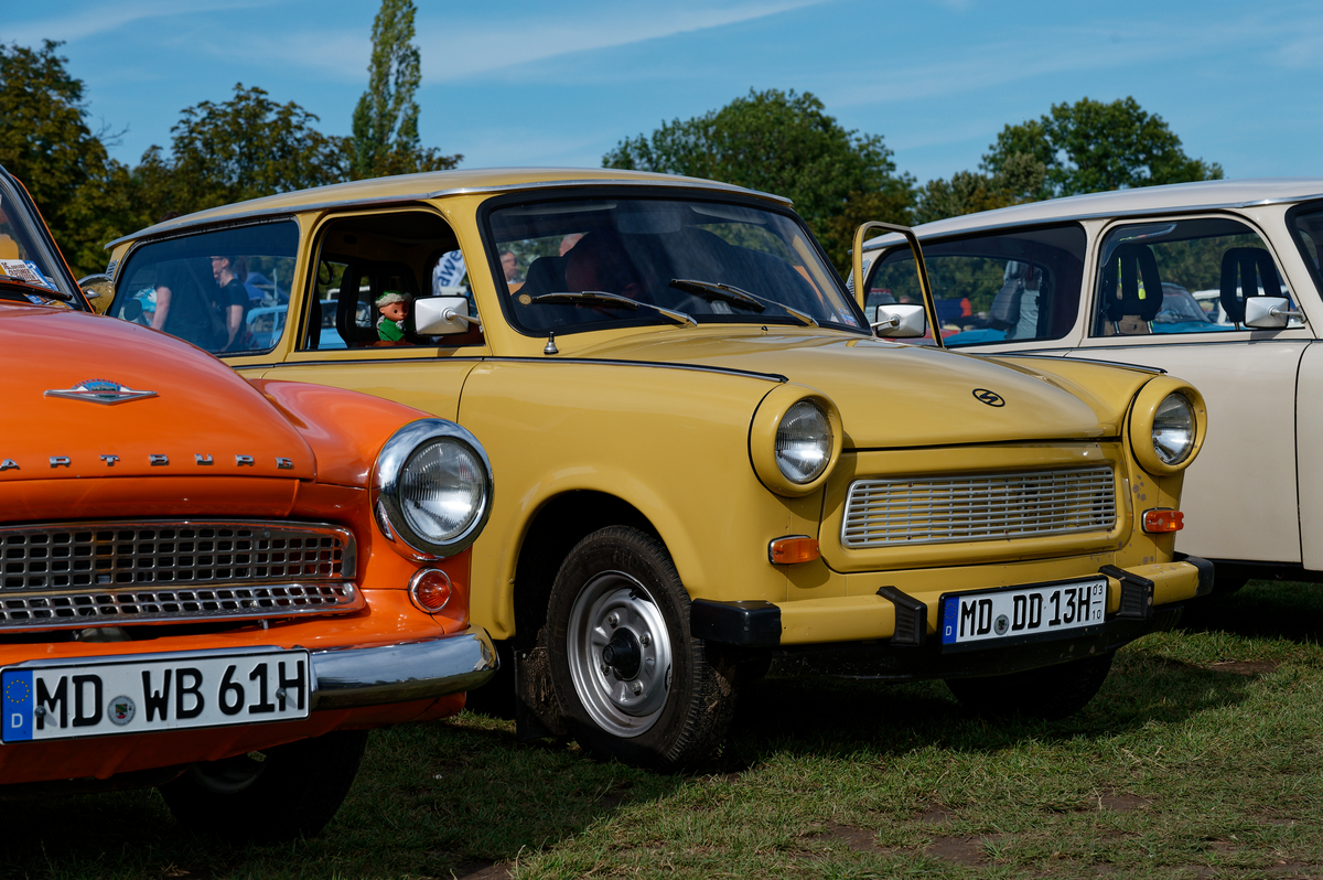 Trabant 601 Universal (1982) , die meisten Kombi-Trabbis hatten ein hartes Leben in der DDR: Es gab immer was zu bauen. Dieser hier geht als gut gepflegter Jahreswagen durch – OMMMA 2023