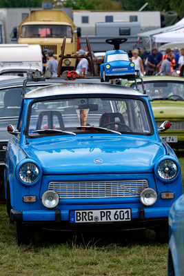 Trabant 601 mit origineller Dachlast – OMMMA 2023