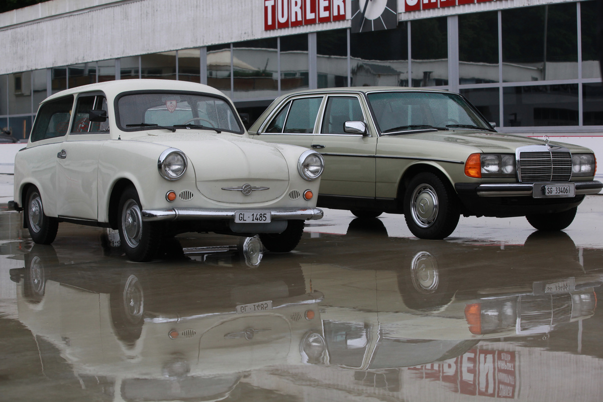 Trabant P60 als Kombi neben einem Mercedes-Benz der Baureihe W123 - an der Dolder Classics Juni 2020