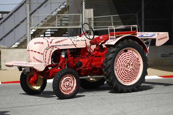 Traktor im Schweinchen-Look - Porsche Rennsport Reunion 2018