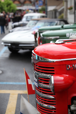 Traktoren und Sportwagen friedlich vereint - Oldtimer in Obwalden O-iO 2016