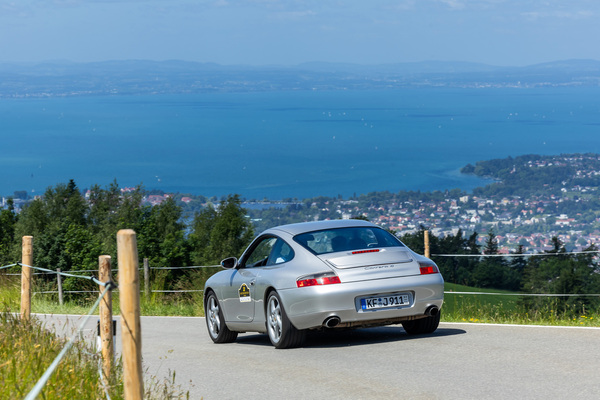 Bild: Traumwetter, Traumstraßen, Traumausblicke: Die ADAC Youngtimer Tour Bodensee am 13. Juni begeisterte auf ganzer Linie