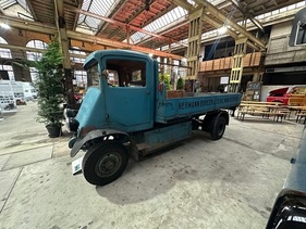 Tribelhorn Elektrolastwagen (1919) – Der Wagen stand von 1919 bis in die 1960er-Jahre im Einsatz als Verbindung von der Fabrik zum Güterschuppen der Eisenbahn - Zürcher Automobile, Ausstellung im Gauss-Stierli-Areal 2025