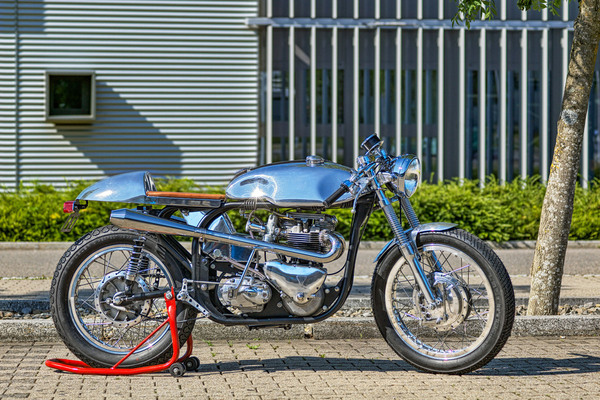 Triton 750 Cafe Racer (1961) - als Lot 119 an der Versteigerung der Oldtimer Galerie in Gstaad am 29. Dezember 2025
