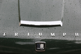 Triumph 1300 Royal (1969) – Der Schriftzug aus leicht konkaven Einzelbuchstaben findet sich auch an den Sportwagen der Marke Triumph 1300 Royal (1969) – Der Schriftzug aus leicht konkaven Einzelbuchstaben findet sich auch an den Sportwagen der Marke