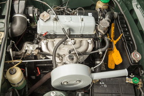 Ein Vergaser und 61 PS müssen zunächst genügen. Erst ab 1967 gab es von beidem wahlweise mehr