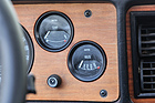 Triumph 2.5 PI Estate (1972) - Anzeigen für Wassertemperatur und Bordspannung
