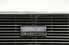 Triumph 2.5 PI Estate (1972) - Beschriftung "2500 Injection" auf dem Kühlergrill