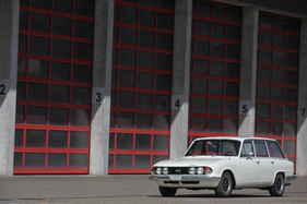 Triumph 2.5 PI Estate (1972) - die Doppelscheinwerfer blieben auch beim "Innsbruck"-Redesign bestehen