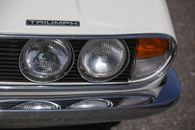 Triumph 2.5 PI Estate (1972) - immer noch mit Doppelscheinwerfern