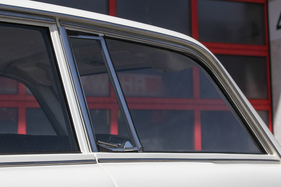 Triumph 2.5 PI Estate (1972) - kleines Ausstellfenster hinter den Seitentüren