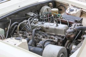 Triumph 2.5 PI Estate (1972) - längs einbebauter Sechszylinder mit hängenden Ventilen und seitlich angeordneter Nockenwelle