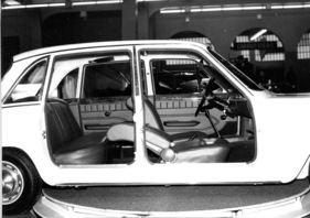 Triumph 2000 (1964) - geräumige Karosserie, auf Entwürfen von Michelotti basierend - Genfer Automobilsalon 1964