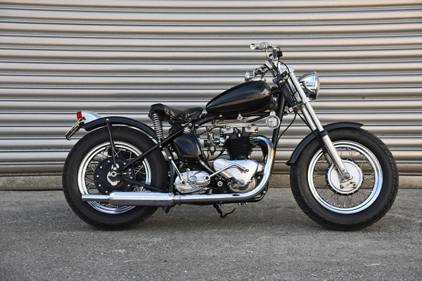 Triumph 6T Thunderbird "Cafe Racer" (1955) - Lot 28 an der Oktober-Versteigerung der Oldtimer Galerie am 12. Oktober 2024