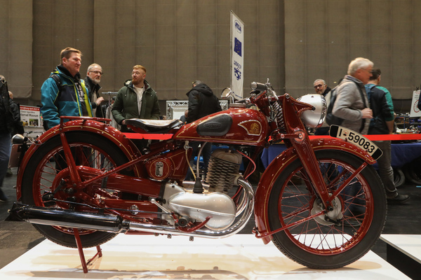 Triumph BD 250 (1939) - Zweitakt-Motorrad aus Nürnberg, in der Motorrad-Sonderschau - Bremen Classic Motorshow 2023