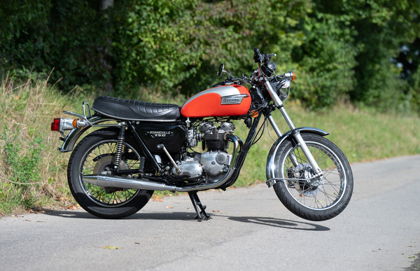 Bild: Triumph Bonneville T140 E (1979) - als Lot 20 an der Versteigerung "Klassische Automobile & Motorräder" der Oldtimer Galerie in Toffen am 18. Oktober 2025
