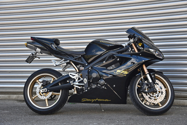 Triumph Daytona 675 Triple (2012) - als Lot 124 angeboten an der Versteigerung Oldtimer Galerie Toffen vom 16. Oktober 2021