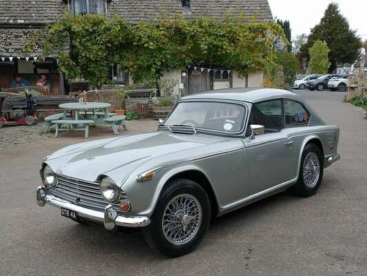 Triumph GTR4 Dove (1966) - als Lot 707 angeboten anlässlich Silverstone Auctions “NEC Classic Motor Show Sale" am 12. November 2022