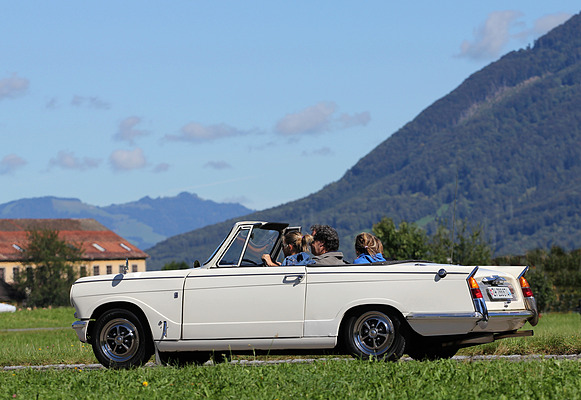 Triumph Herald am British Car Meeting 2011 in Mollis - viel Platz im kleinen Cabriolet