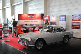 Bild Triumph Italia 2000 (1960) - wirbt für CEO Premium Oldtimer und Cabriolet Reisen - Retro Classics Bavaria 2019