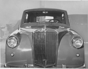 Triumph Mayflower (1950) - konservativer Kühlerrahmen - Genfer Autosalon 1950
