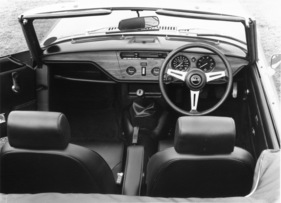 Triumph Spitfire 1500 (1974) - deutlich aufgewertetes Interieur