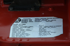 Triumph Spitfire 1500 (1977) - Beschriftung im Motorraum