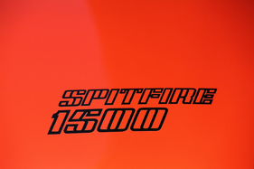 Triumph Spitfire 1500 (1977) - Schriftzug auf der Front