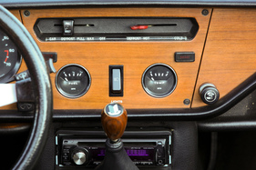 Triumph Spitfire 1500 (1977) - Zusatzinstrumente für Benzinstand und Wassertemperatur