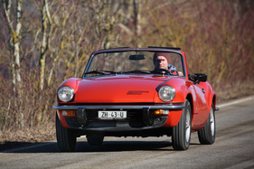 Triumph Spitfire 1500 (1977) - man beachte die unterschiedlichen Radstürze vorne und hinten