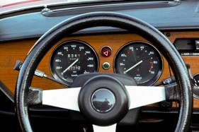 Triumph Spitfire 1500 (1977) - zwei grosse Rundinstrumente hinter dem Lenkrad