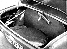 Triumph Spitfire (1963) - aufgeräumter, aber nicht sehr voluminöser Kofferraum