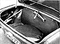 Triumph Spitfire (1963) - aufgeräumter, aber nicht sehr voluminöser Kofferraum (Quelle: Archiv) Triumph Spitfire (1963) - aufgeräumter, aber nicht sehr voluminöser Kofferraum (Quelle: Archiv)