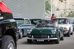 Triumph Spitfire (1964) - bei der Einfahrt vor einem NSU Ro80 - 5. Old Wheels Biel/Bienne 2024 Triumph Spitfire (1964) - bei der Einfahrt vor einem NSU Ro80 - 5. Old Wheels Biel/Bienne 2024