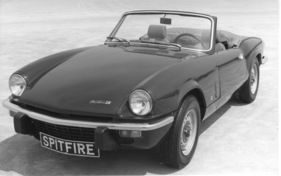 Triumph Spitfire Mk IV (1974) - die Motorhaube wurde nun der hohen Stosstange angepasst