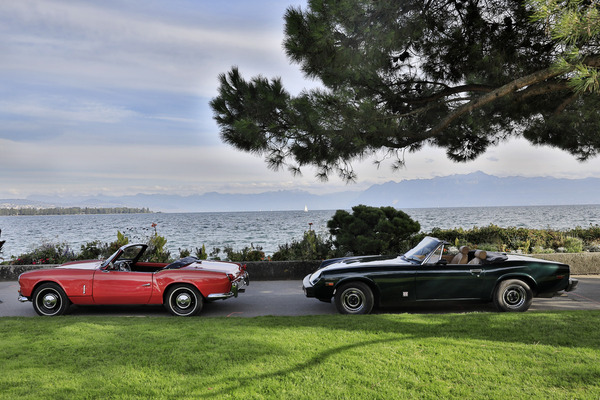 Triumph Spitfire Mk3 vor einem Jensen-Healey mit Lotus-Motor - 29. Swiss Classic British Car Meeting Morges 2021
