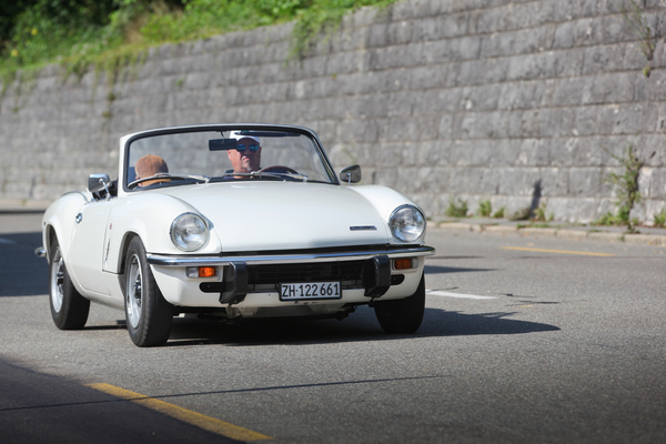 Triumph Spitfire im Anflug, der Motor stammte natürlich vom Hersteller selber - V8-/I6-Hybrid-Treffen in der Motorworld Kemptthal 2021