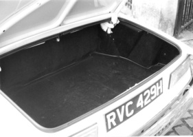 Triumph Stag (1970) - grosszügiger Kofferraum beim Demonstrator