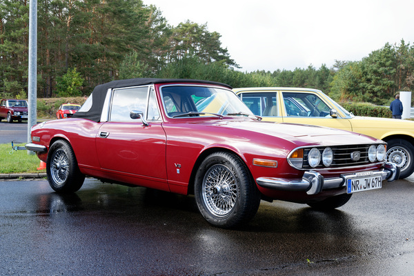 Triumph Stag (1976) – die Welt wollte kein Sicherheitscabriolet, ja eigentlich gar keine Cabrios mehr in den 70ern – Oldtimer-Show Berlin 2022