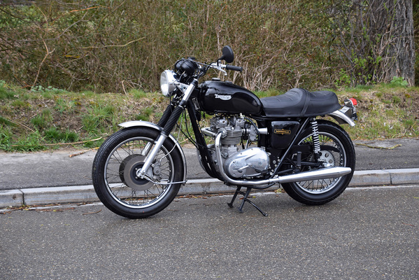 Bild: Triumph T140 E Bonneville (1981) - als Lot 121 angeboten an der Versteigerung der Oldtimer Galerie in Toffen am 26. März 2022