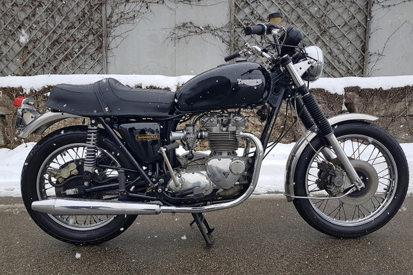 Triumph T140 E Bonneville (1981) - als Lot 24 an der Versteigerung der Oldtimer Galerie Toffen am 21. April 2018