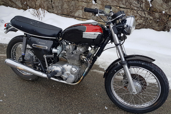 Triumph T150 V Trident (1974) - als Lot 28 an der Versteigerung der Oldtimer Galerie Toffen am 21. April 2018