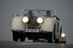 Triumph TR 1800 (1948) - an der Ennstal-Classic 2012 - Orange Prolog