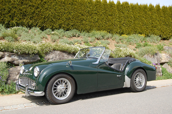 Bild: Triumph TR 3A (1959) - angeboten an der Versteigerung der Oldtimer Galerie anlässlich der Dolder Classics am 7. Juni 2014