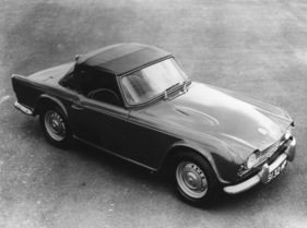 Triumph TR 4 (1961) - Seitenansicht des Pressewagens mit geschlossenem Dach