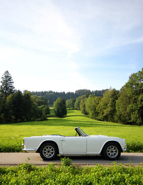 Triumph TR 4 (1962) - Gegenüber dem Vorgänger hat die Crew wesentlich mehr Windschutz Triumph TR 4 (1962) - Gegenüber dem Vorgänger hat die Crew wesentlich mehr Windschutz