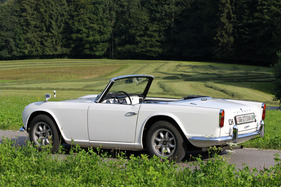 Triumph TR 4 (1962) - Gerade Linien überwiegen beim Design des TR 4 Triumph TR 4 (1962) - Gerade Linien überwiegen beim Design des TR 4