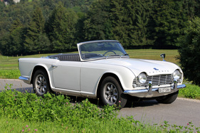 Triumph TR 4 (1962) - Gradlinige Form ohne Schnörkel
